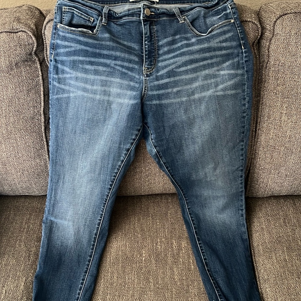 Women bke jeans